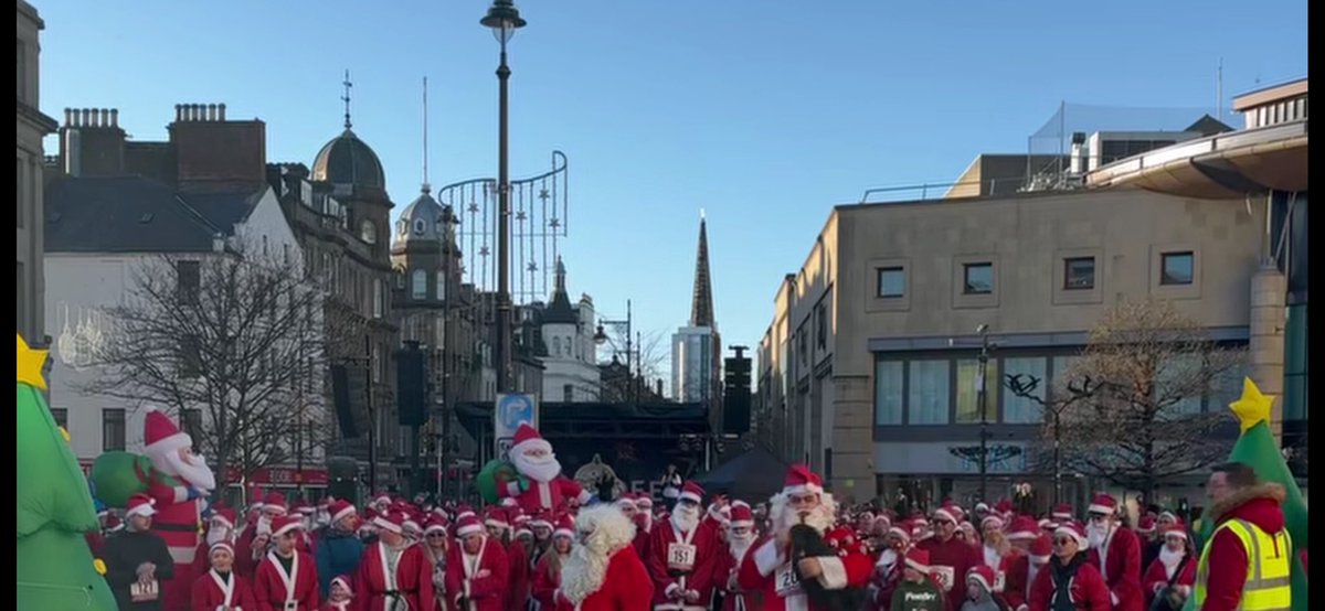 ITHCharlieD's tweet image. Great time yesterday opening the main stage for the Dundee Xmas light switch on. Thanks to my guests on stage Gill from Dundee active &amp;amp; @SheliMccoy