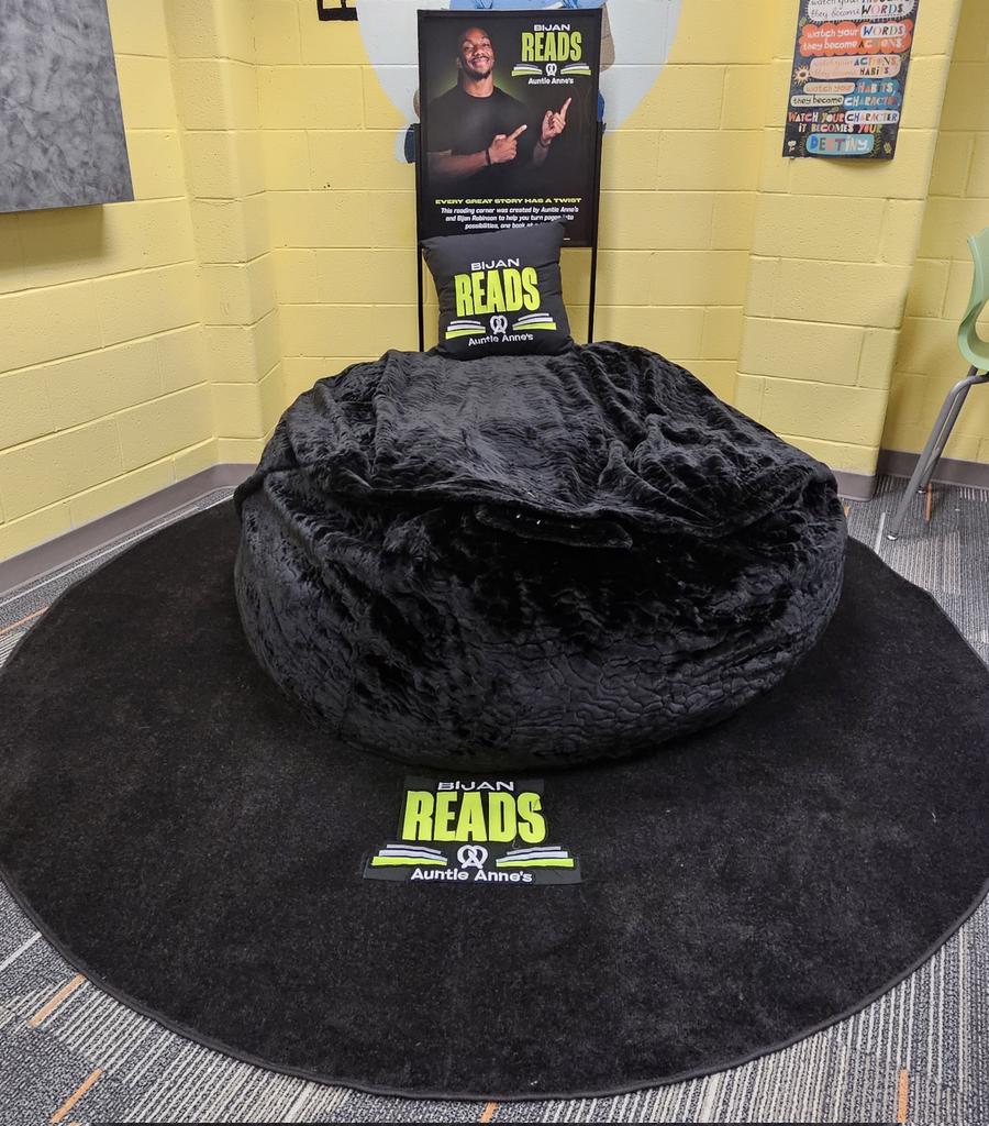 APSMAJ_Elem's tweet photo. Thank you to @bijan_robinson, @auntieannespretzels and the @bijanrobinsonfoundation for our cozy reading corner! The students are excited to share the love and joy of reading in this area of our school library! @TerukoDobashi https://t.co/XftyfNqH2i