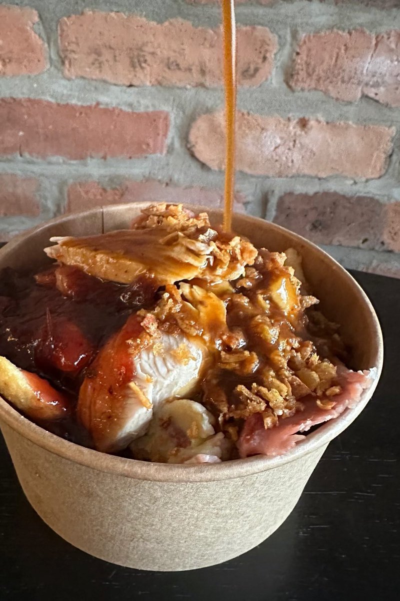 thesquarepopsup's tweet image. This Friday it’s your one and only chance to get our famous Xmas chips- skin on fries, roast turkey, ham, stuffing, cranberry and crispy onions and square bistros #proper gravy. We will also have our signature Korean chicken and steak burger on the menu…..