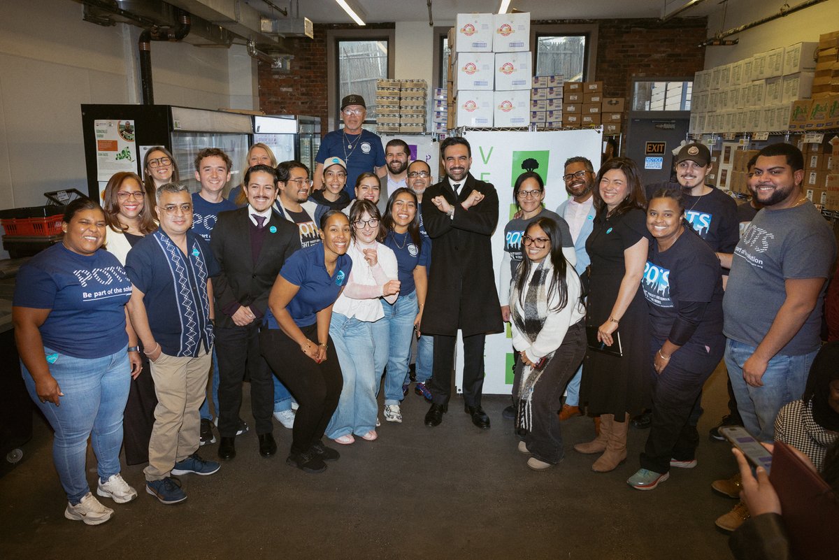 ZohranKMamdani's tweet image. You can’t be a public servant if you don’t serve the public.

Today at POTS Bronx, we saw how New Yorkers show up for each other. It’s time that city government shows up for them too.