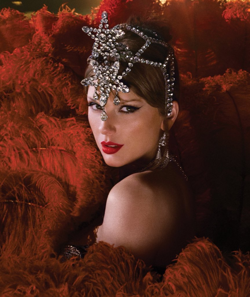 theTSupdates's tweet image. 💬| Andy Cohen was asked at The BravoCon 2025 why did Taylor Swift never visit his late-night show (via @THR):

“I would absolutely love to have her. She’s not said yes before,” he responded. “Some people consider me a little dangerous.”