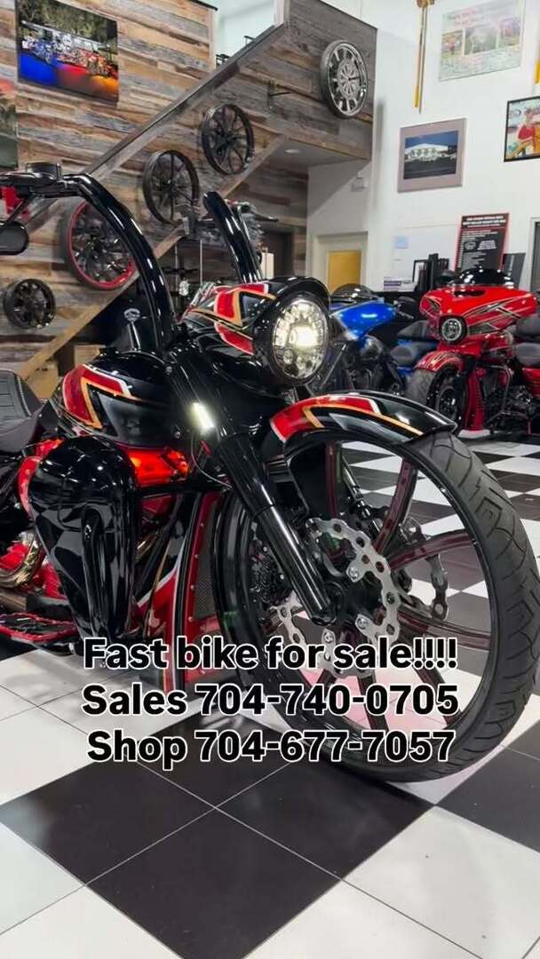 SCCBikes's tweet image. For sale !!!! All Carbon Fiber paired with a 139” T Man Performance power plant💪💪💪 #southerncountrycustoms #oftenimitatedneverduplicated #onlythebaddest #fitandfinish