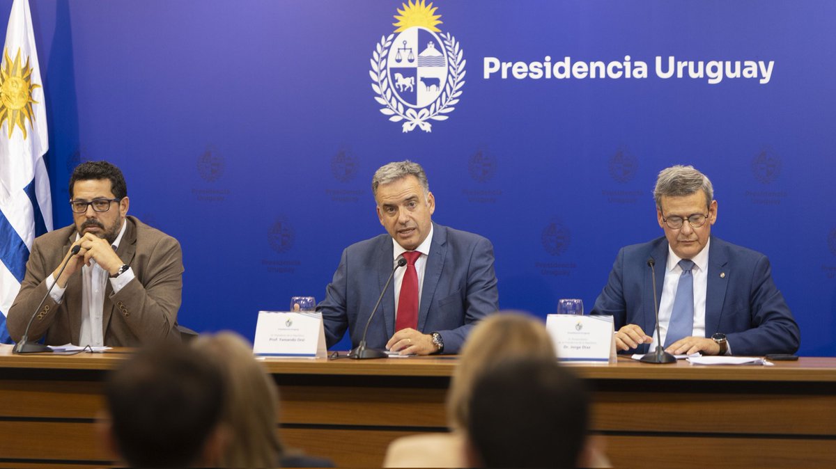 Gobierno prevé ampliar denuncia contra Cardama. En paralelo, Sánchez hizo múltples críticas al contrato. Señaló sistema de pago a certificadora Lloyd's, a la que Cardama paga tras recibir dinero del Estado. Cuestionó que empresa evaluada le pague a la evaluadora.
En <a href="/TVCIUDADuy/">TVCIUDAD</a>.