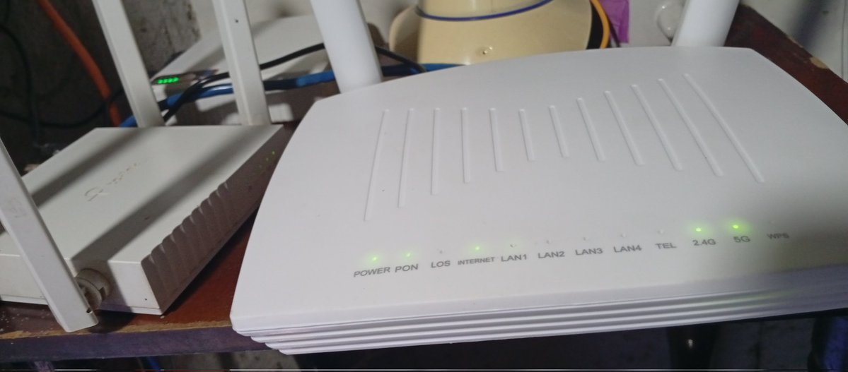 Hack32_'s tweet image. Now that we have internet from the new provider, it&apos;s time for the tests. 💻👾