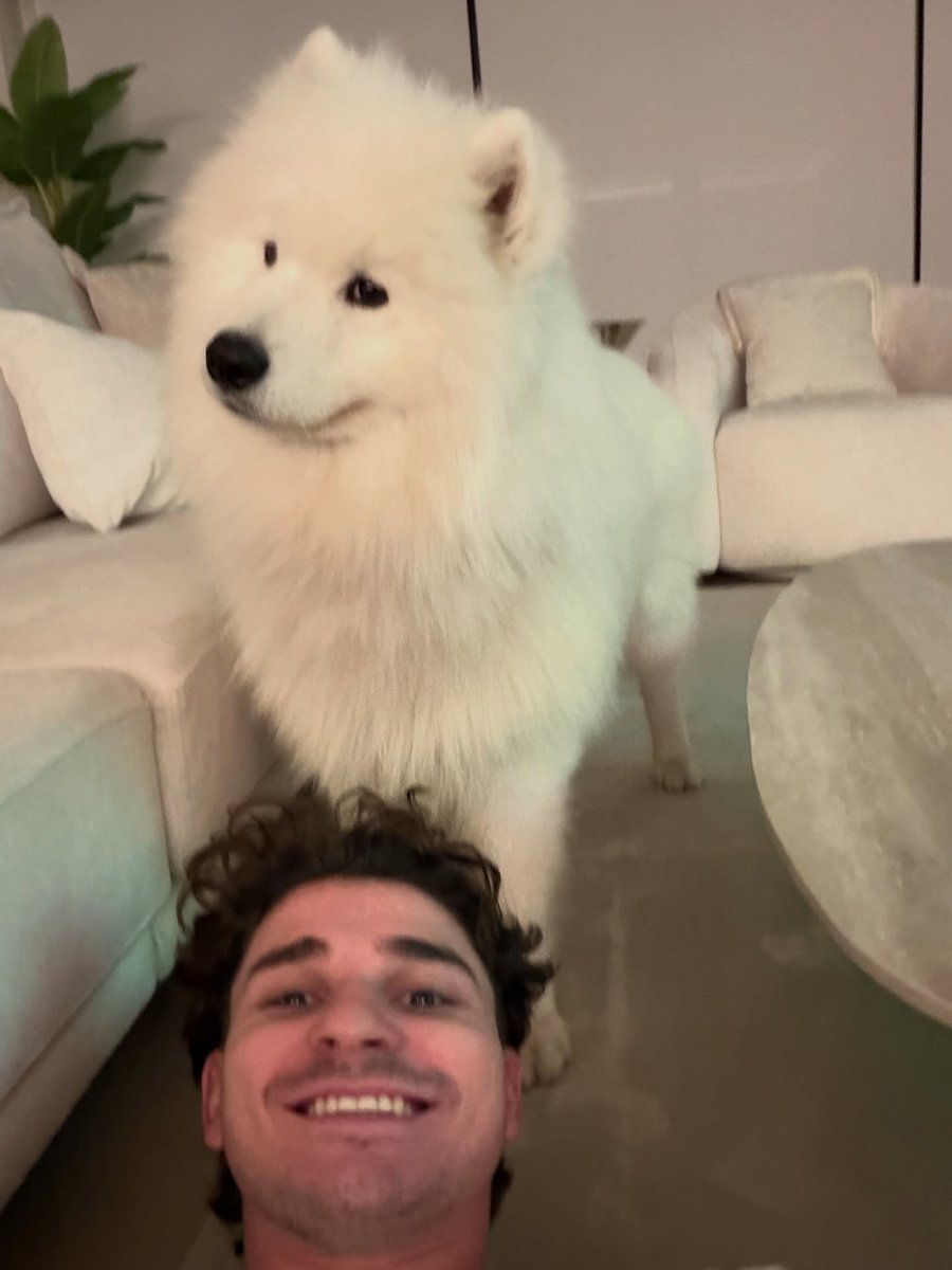 _we_all_float_'s tweet image. EL ES MAMÁ