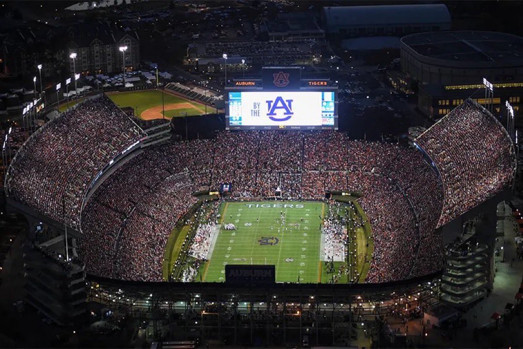 TopTierAuburn's tweet photo. Auburn is 4-1 against Alabama at night in Jordan Hare Stadium 

This will be the first Iron Bowl night game in JHS since 2007 https://t.co/ZFSK0Q9dC9