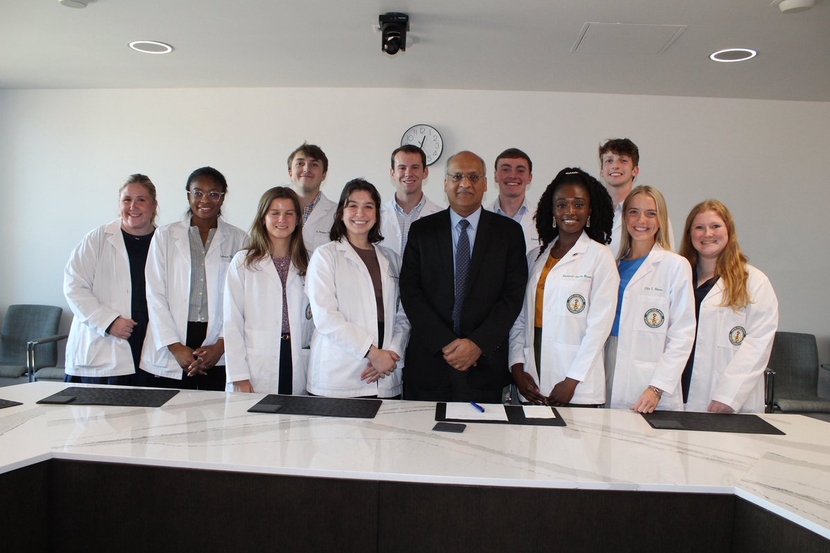 anupamuab's tweet image. Had a great meeting with some outstanding first-year @UABHeersink medical students today! Loved hearing about their journeys and what inspires them. After hearing their stories, I’m confident the future of healthcare is bright.