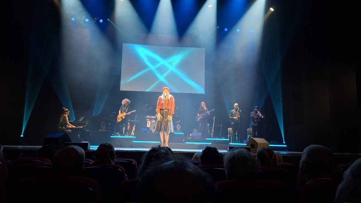 Leuke jubileumvoorstelling ter viering van 100 jaar theater <a href="/htfigi/">Hotel Theater Figi</a>