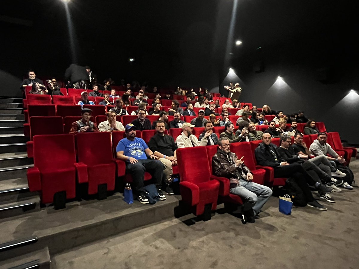 La semaine dernière nous étions à l’avant première de @StarToursLL… et nous avions un enregistreur. Tous les propos tenus en off par les invités seront donc diffusés sans autorisation sur le flux ! (Bienvenue sur la bordure extérieure les amis) 🧐🚀