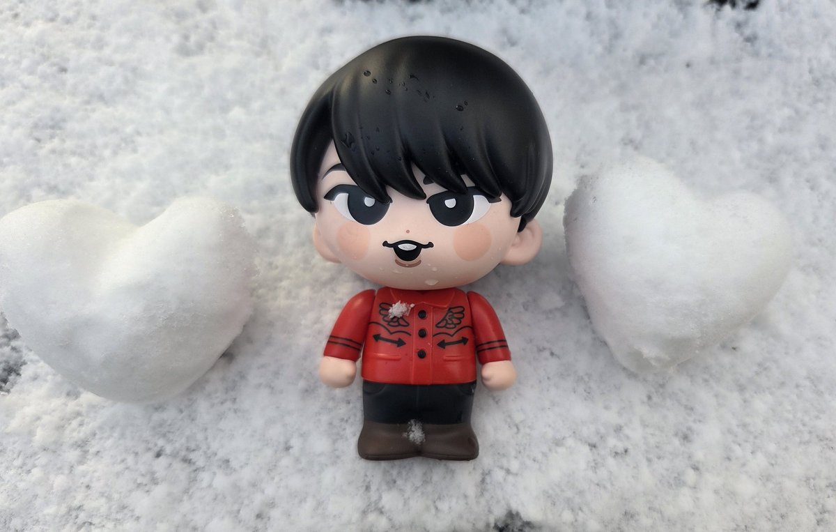 舘様、雪でございます⛄️ ソフビ使い勝手が良すぎます🌹 #宮舘涼太