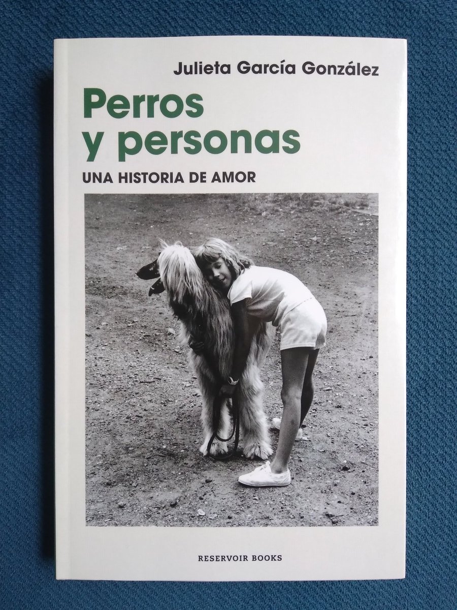 Esta tarde terminé de leer "Perros y personas | Una historia de amor" de Julieta García González.
¡Qué libro tan bello de mi tocayita <a href="/julietaga/">Julieta García</a> !