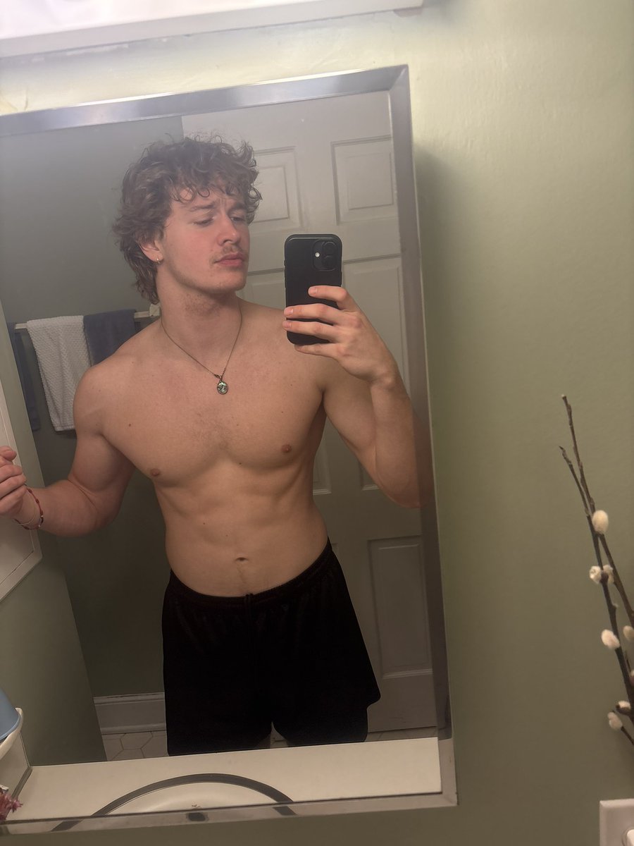 Masterdani23's tweet image. Open up that wallet this weekend for daddy losers.