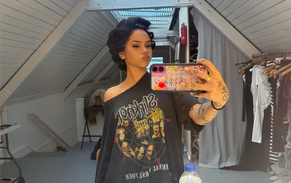 mldcodes's tweet image. i need her wardrobe