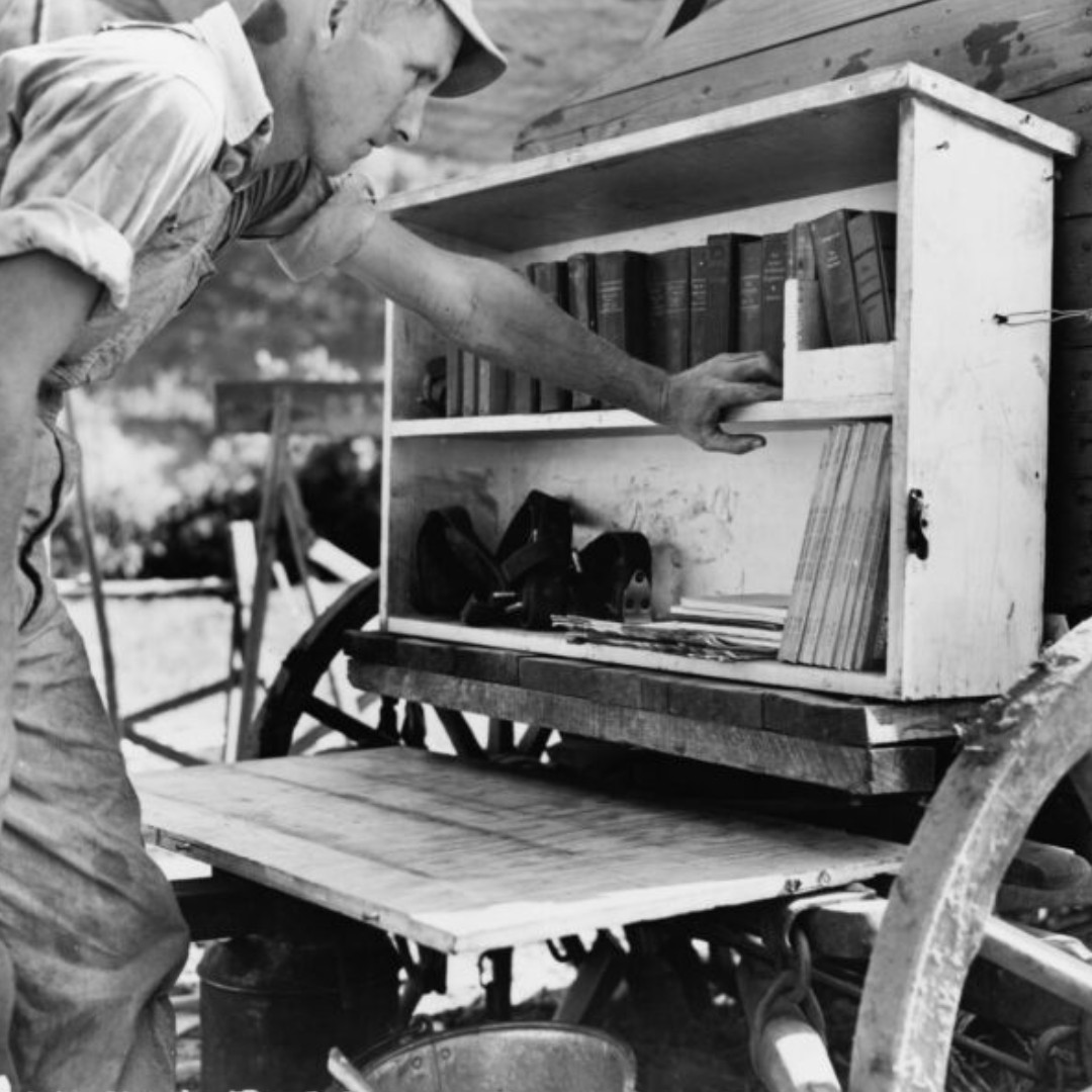 librarycongress's tweet image. Access to reading wasn&apos;t always as easy as it is today. Photos from the Library&apos;s Prints and Photographs Division illustrate how libraries on wheels used to get books to rural readers.
blogs.loc.gov/picturethis/20…