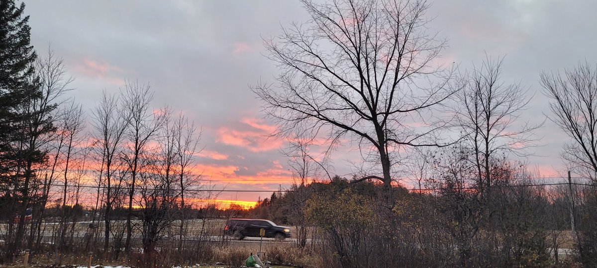 MoeFraser's tweet photo. I'm almost done decorating for Christmas 🎄 🤗 took time out to take these pics of the sunset,  
#Numogate https://t.co/zuXReudPlQ