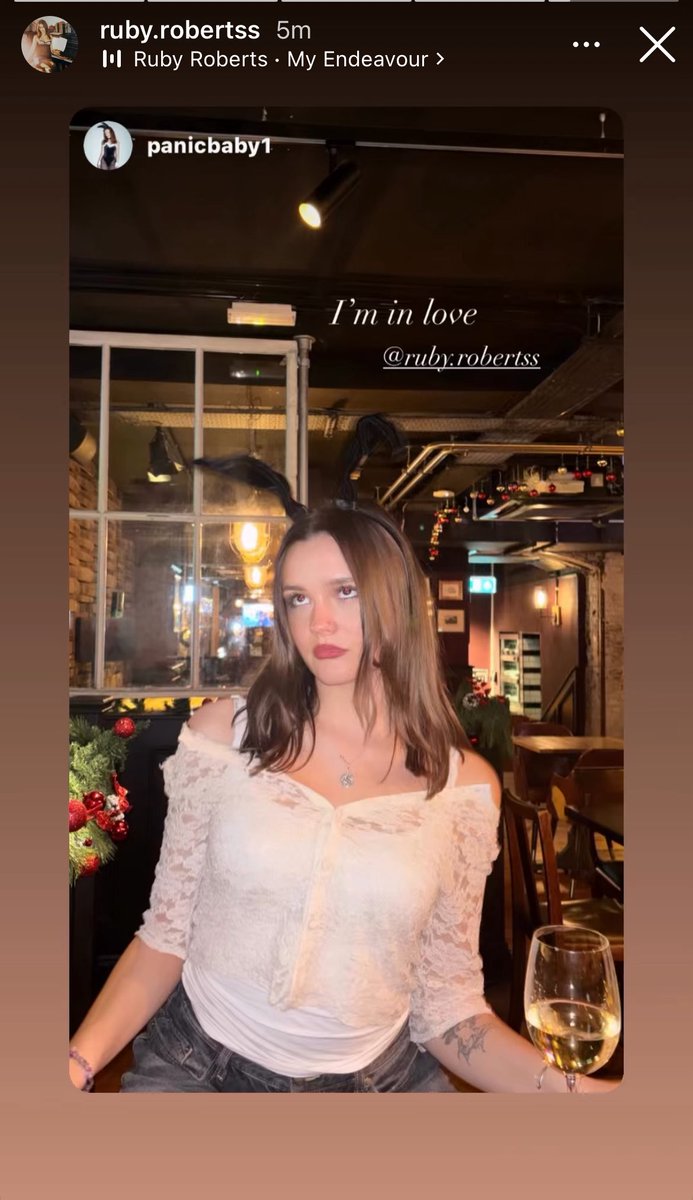 rubyrobertshq's tweet image. ruby and panicbaby !✨