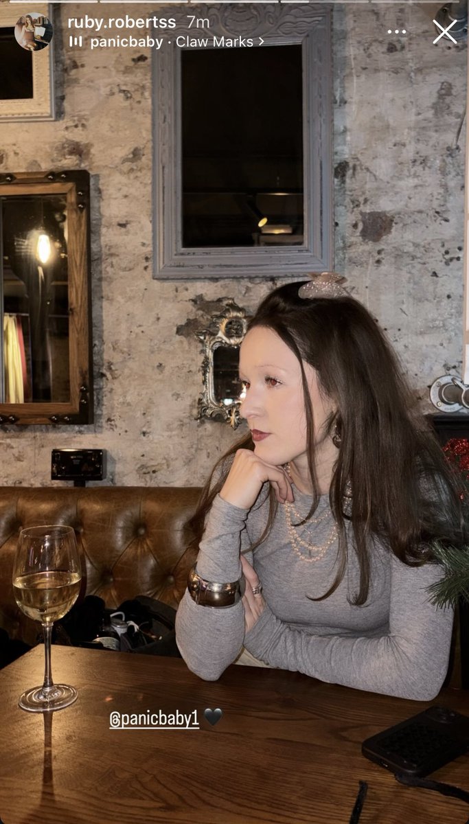 rubyrobertshq's tweet image. ruby and panicbaby !✨