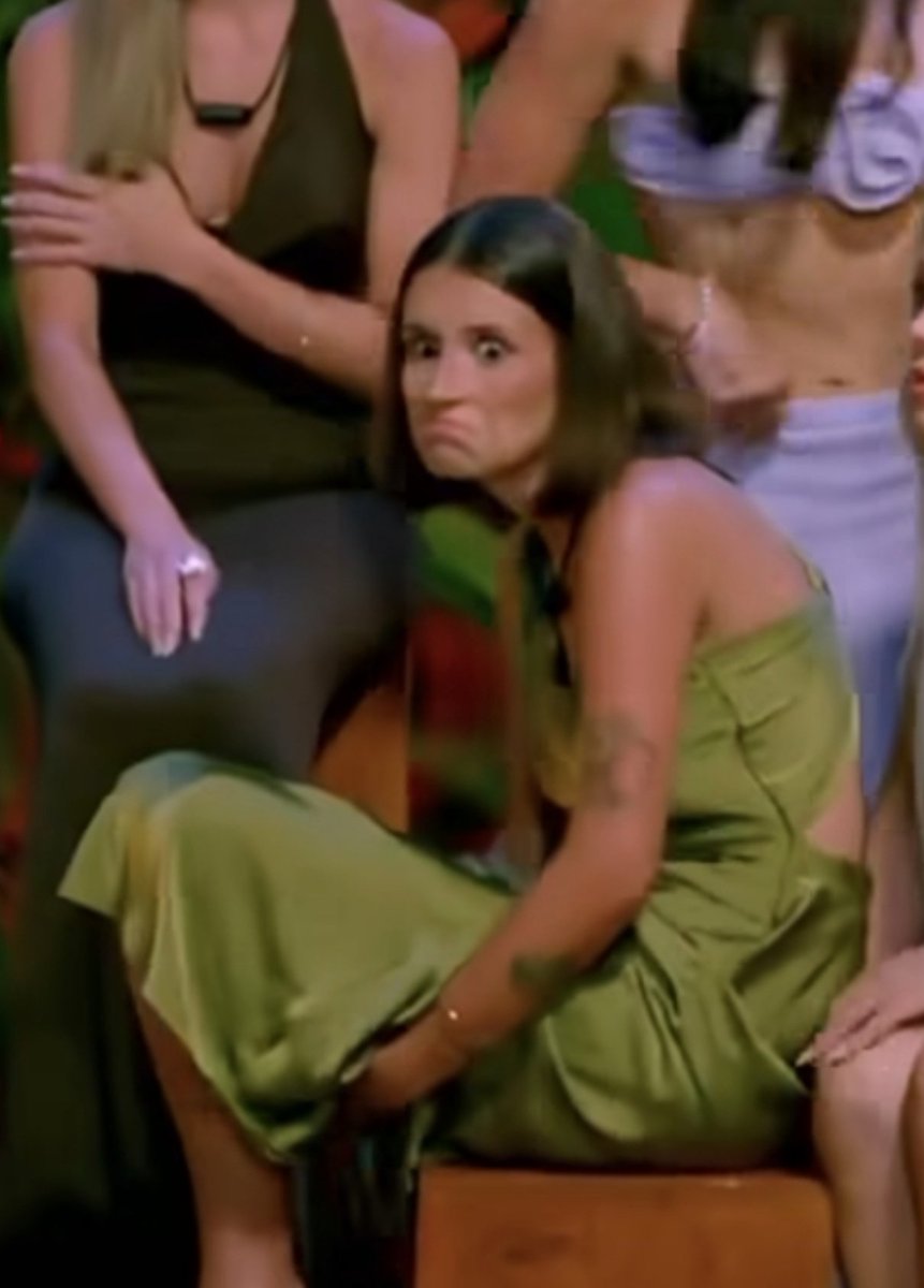 lauragonzaaalez's tweet photo. mi cara cada vez que Juan Pablo se refiere a el mismo como Juanpi malo #LaIslaDeLasTentaciones7 https://t.co/ouo176YacP