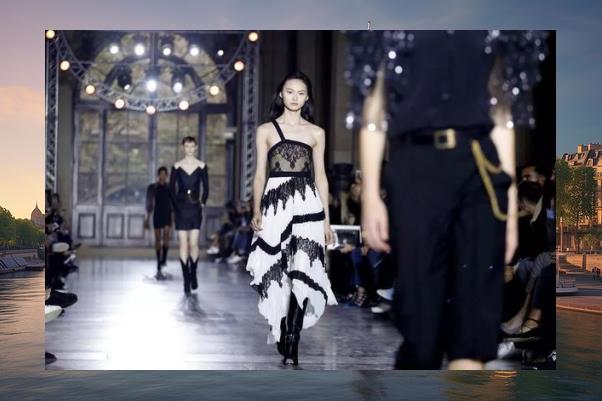 itsppcat's tweet image. 👮Woodpecker drinks, taps hole🐿Tea steeps, relax.