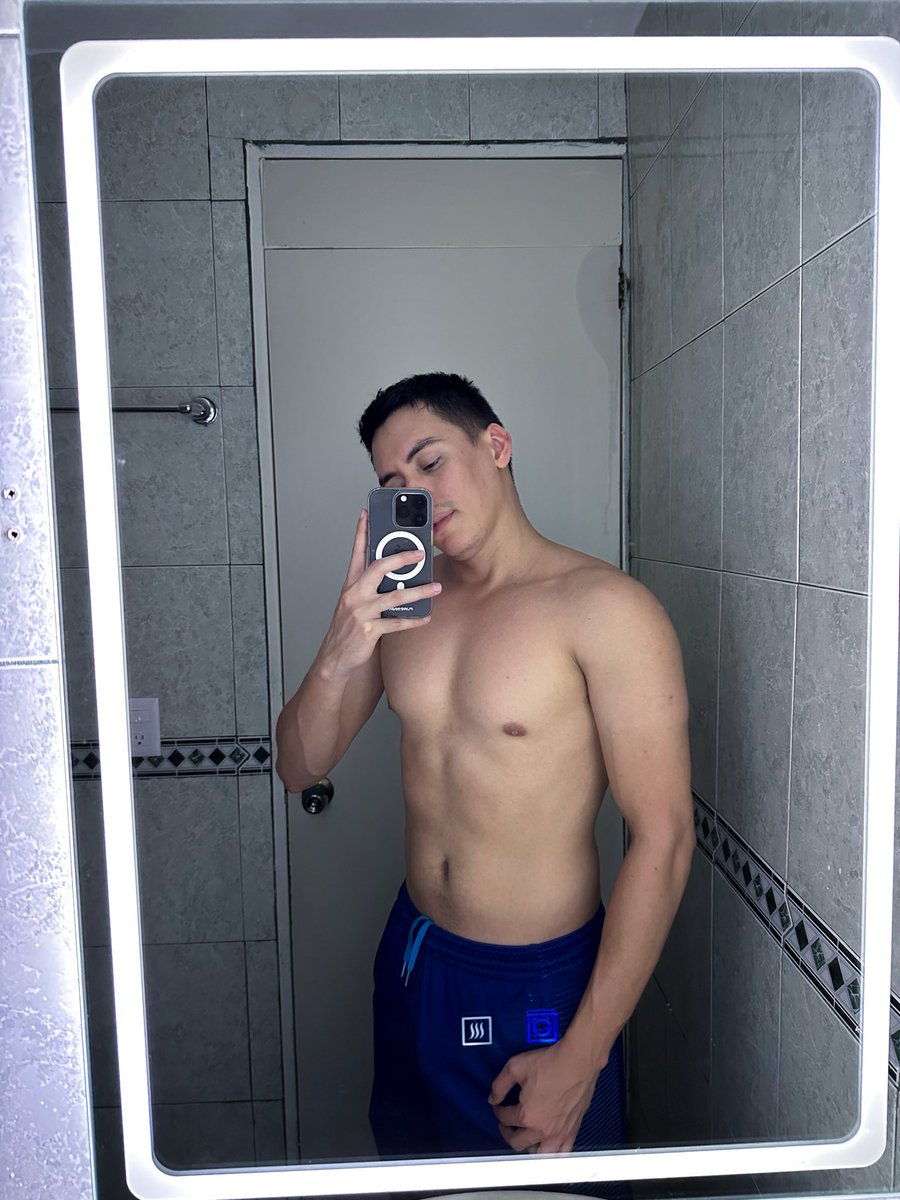 peps9210's tweet photo. #me #love #body https://t.co/IGX3NqclP8