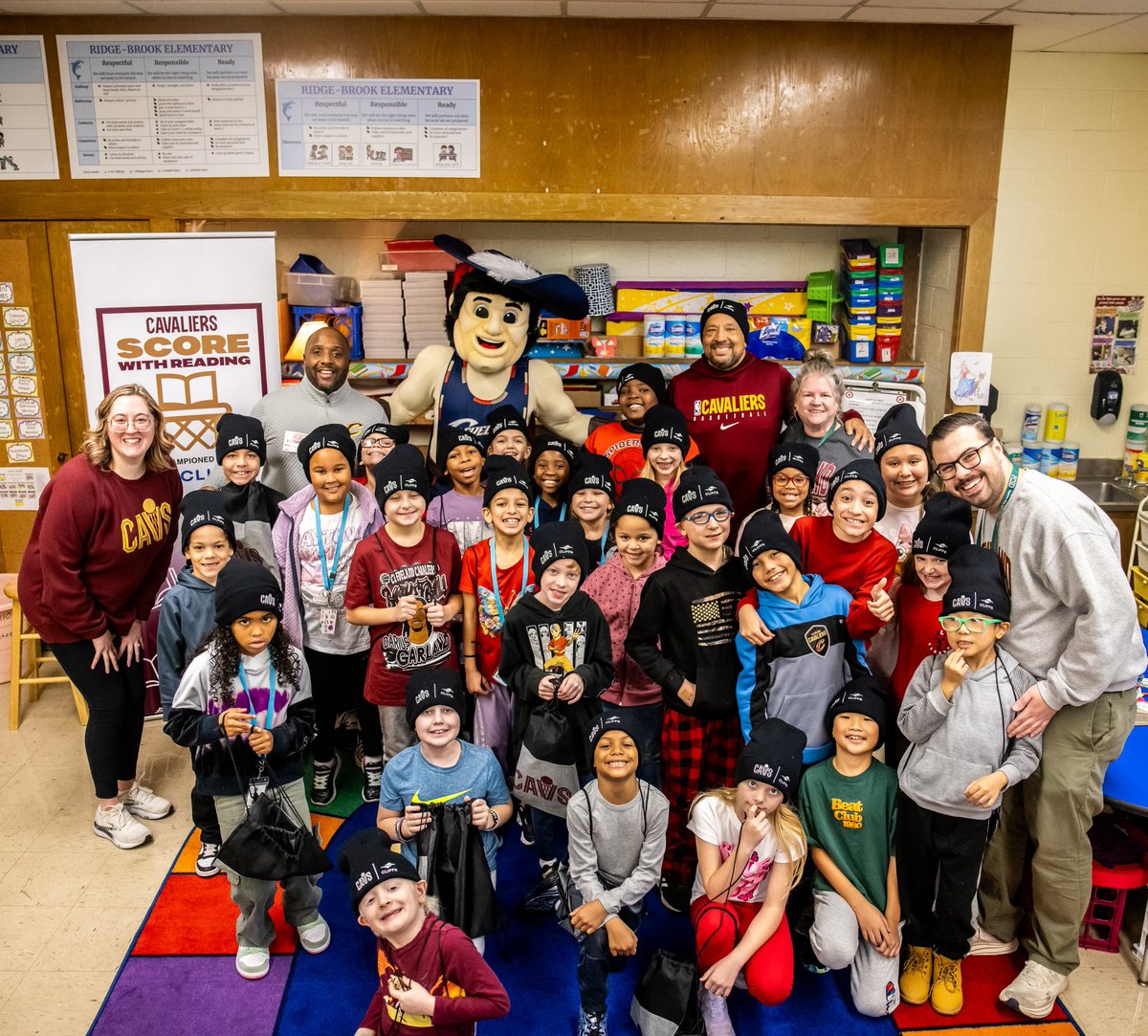 CavsCare's tweet photo. Our latest Score With Reading adventure brought us to Miss Weidelingโs classroom at Ridge-Brook Elementary! Sir CC, Rafa, and Ahmaad had a blast reading with the second-grade students! ๐๐
#ScoreWithReading | @CLE_CLF https://t.co/TqvtEWuFsr