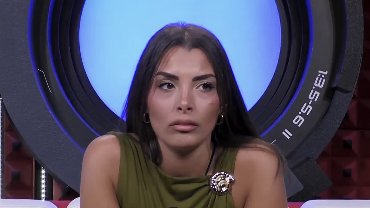 vogliosolot3's tweet photo. Con orgoglio dalla parte sbagliata #grandefratello https://t.co/NfRuMZTeKl