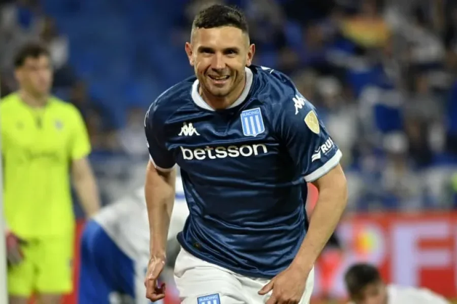 De azul <a href="/RacingClub/">Racing Club</a> contra los traidores. De azul.
