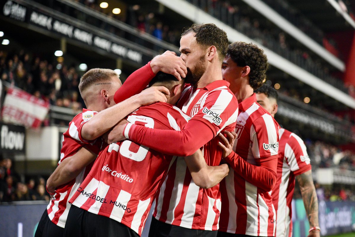 Estudionalytics's tweet image. 🤯🇦🇹 ¡#EDLP CLASIFICADO A LOS OCTAVOS DEL TORNEO CLAUSURA!

Se dieron todos los resultados que se tenían que dar y el Pincha va a jugar los octavos del torneo. Visitará a Rosario Central. Insólito, pero real.

Estamos vivos ❤️🦁