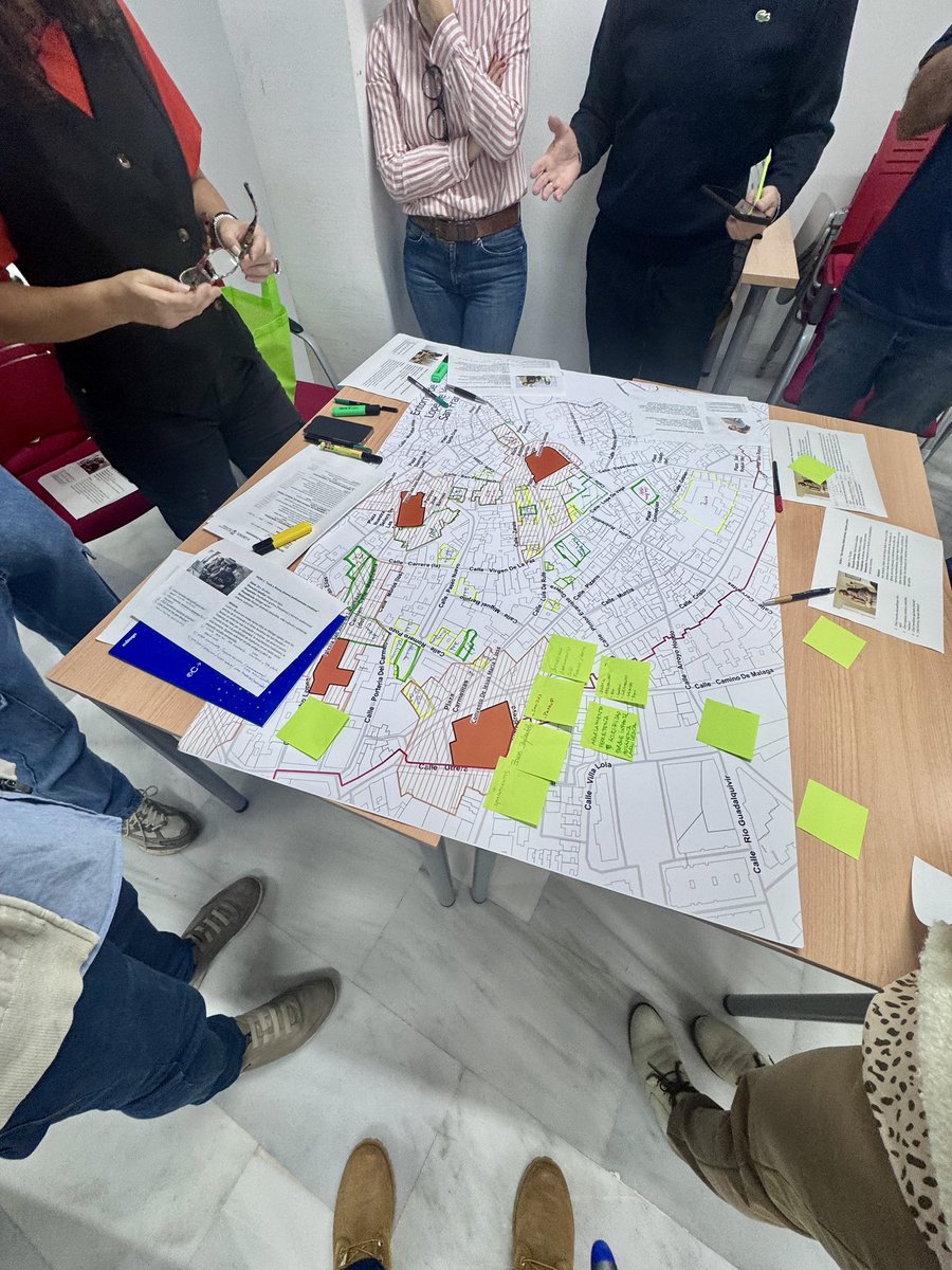 alb_rado's tweet image. Hoy he participado en el proyecto para la revitalización del centro histórico de Vélez-Málaga, impulsado por @CIEDES y el Ayuntamiento. 

Un espacio de análisis y propuestas para avanzar hacia un centro histórico más dinámico, sostenible y competitivo. Un honor contribuir.