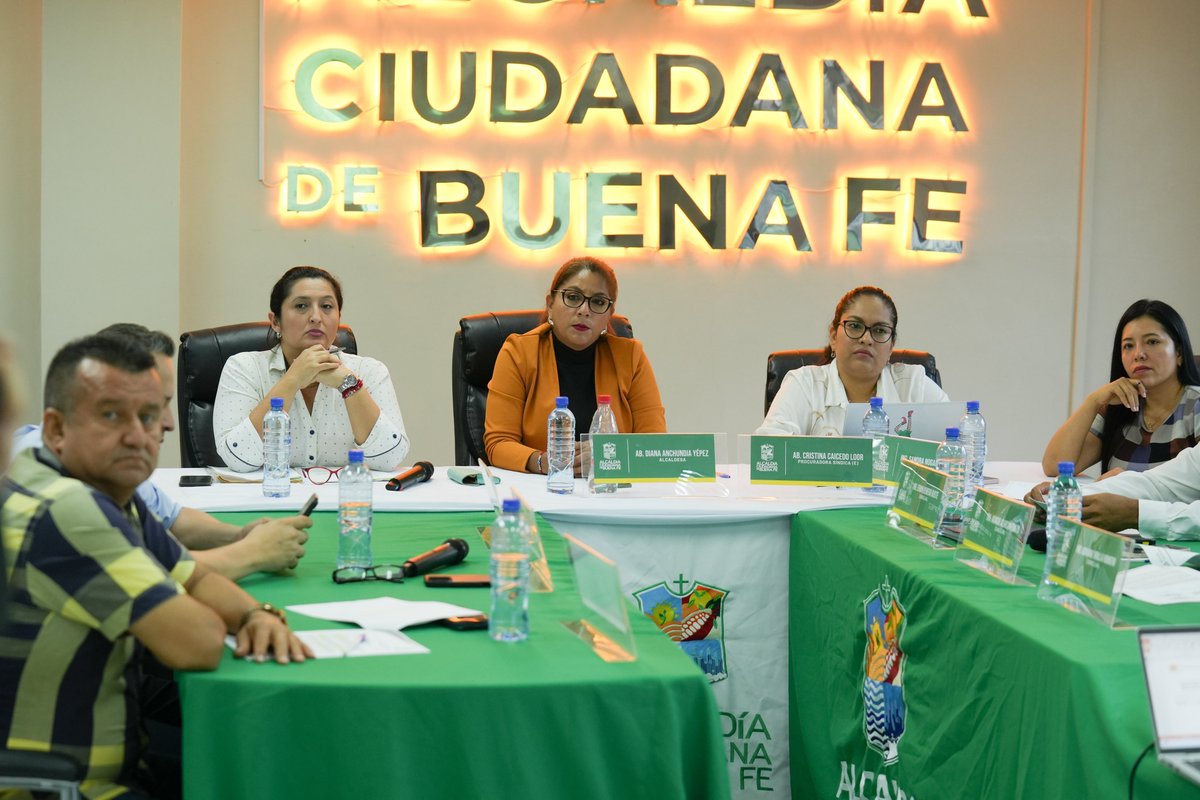 El Concejo Municipal, presidido por la alcaldesa Ab. <a href="/DiCaAnYe/">Diana Anchundia</a>, aprobó la implementación de bonos municipales como alternativa para fortalecer la liquidez GAD Buena Fe.
Esto permitirá optimizar recursos, cumplir obligaciones y garantizar la continuidad de los servicios públicos.