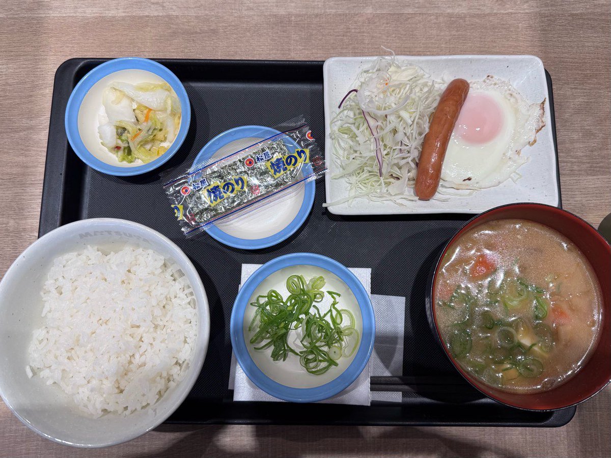 朝ごはんに松屋の朝定食たびた