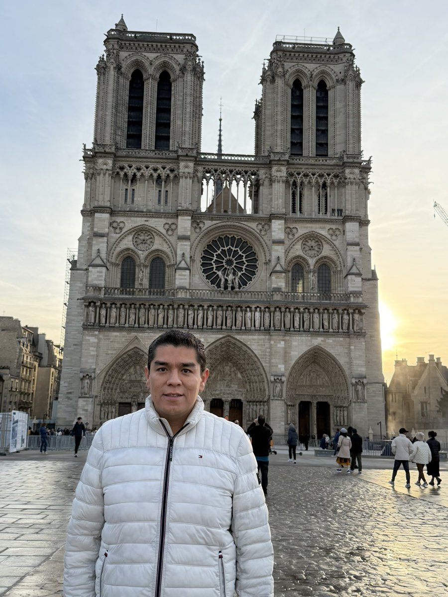Jonathan_0423's tweet photo. París, Fr. 🇫🇷 https://t.co/PGlLZiKQgk