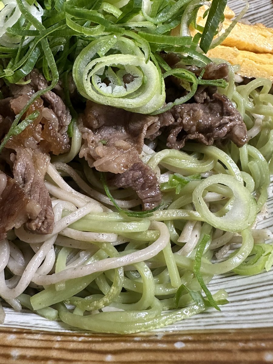 昨日作った、瓦そばの茶そばと普通のそばのMIXです！

瓦そば大好きです！
そして、錦糸卵は、私的には薄めの卵焼きを作って、ふっとい錦糸卵みたいにするのが食べ応えあって好きです！

さて、本日もFM COCOLO
GOOD MO-NIIよろしくお願いします！

#もーにー