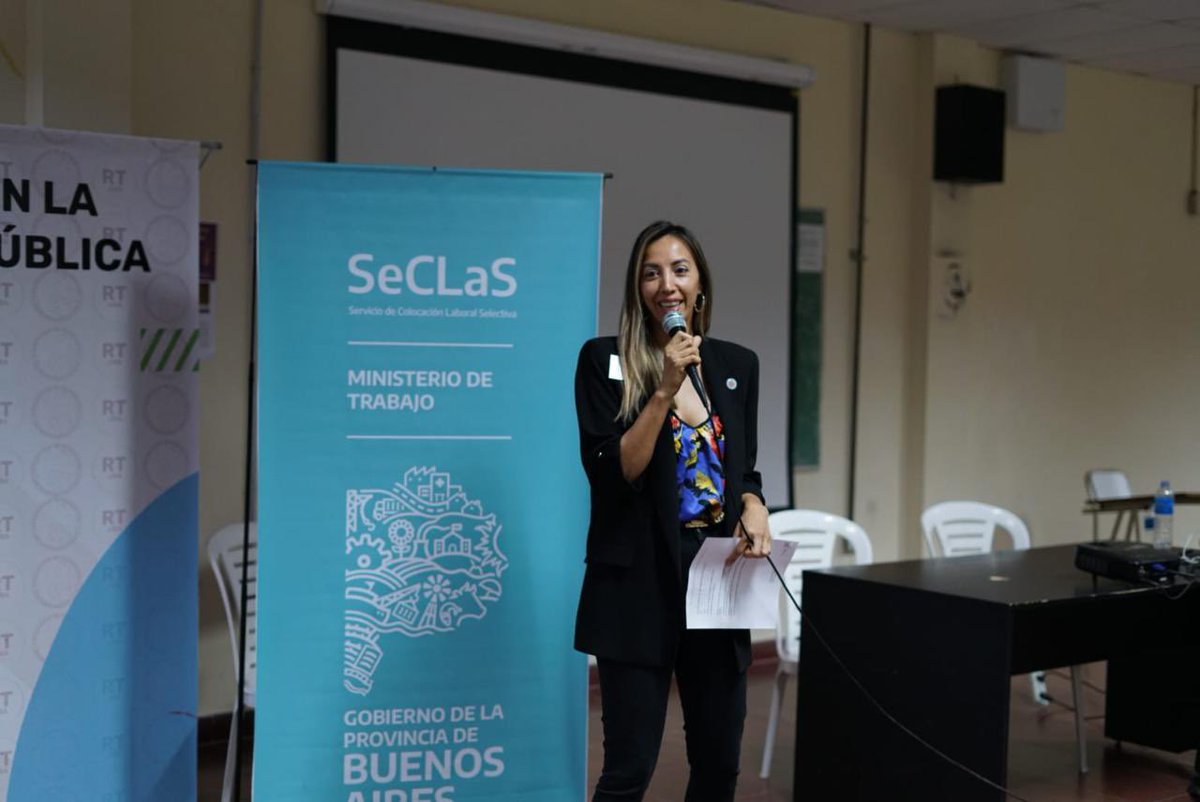 TrabajoPBA's tweet photo. #Seclas El Ministerio asistió a la jornada propuesta por @socialesuba, donde la directora @sabriparedessec acompañó un espacio articulado por la carrera de Relaciones del Trabajo junto a empresas, sindicatos y organismos concientizar y difundir las acciones del Registro https://t.co/d6r7M9sRuF
