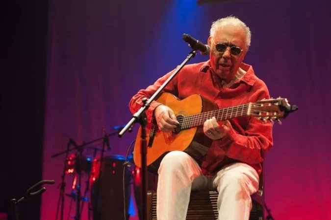 Vai fazer falta na música brasileira!
Jards Macalé, genial compositor de Vapor Barato (parceria com Waly Salomão) e Movimento dos barcos (com Capinan) morreu hoje, no Rio de Janeiro, em hospital onde estava internado. Uma figura ímpar da nossa música e da nossa cultura.