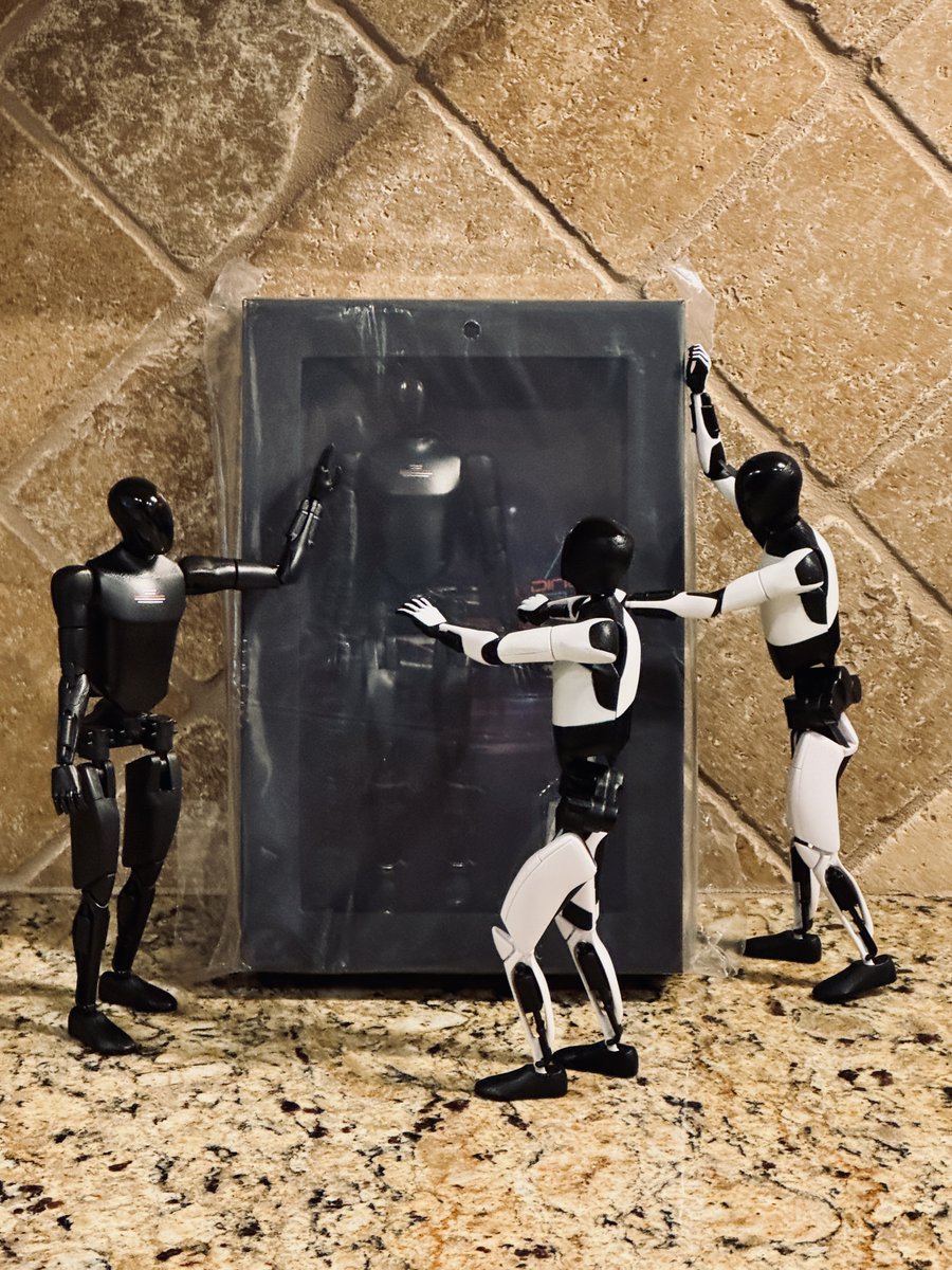 ChatCharge's tweet image. EVENT PRIZE DRAWING! How about your very own robot?? Like AND Share this post between now and midnight PST on Saturday November 29 to be entered to win a Tesla Diner Edition of the Optimus Bot Action Figure! Suited in black with black accents, this Optimus features the iconic…