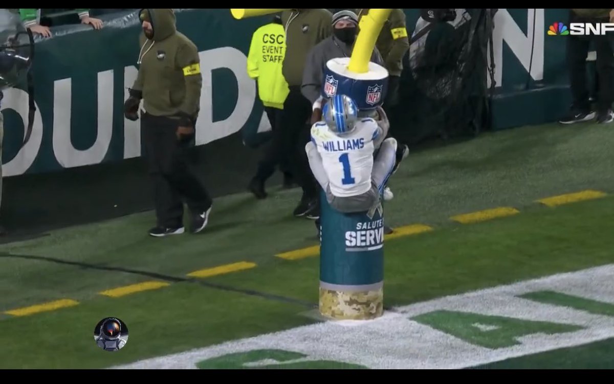 RedWolves5795's tweet image. !!

LOOK AT THIS MONKEY IN THE WILD