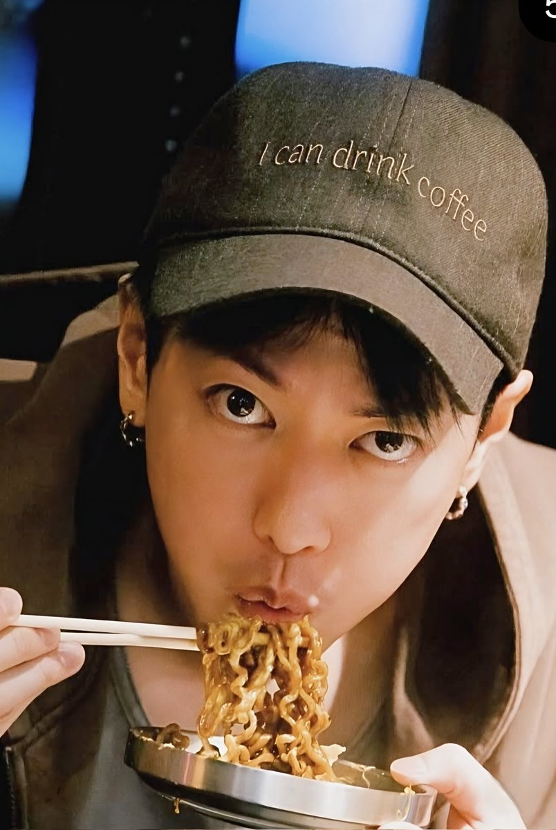 kumanobousan's tweet image. #佐藤健Instagram 
皆さまおはようございます😀
食欲がない私に健くんから美味しそうに食べているPhotoの贈り物🎁🥣
健くんが美味しそうに食べているのを見ると私も食べようって気持ちにさせてくれる🥰
彼は食べている姿もいつも美しい
(ღ˘⌣˘)♫*:..｡♡💕*ﾟ¨ﾟﾟ･ ♫*:..｡♡