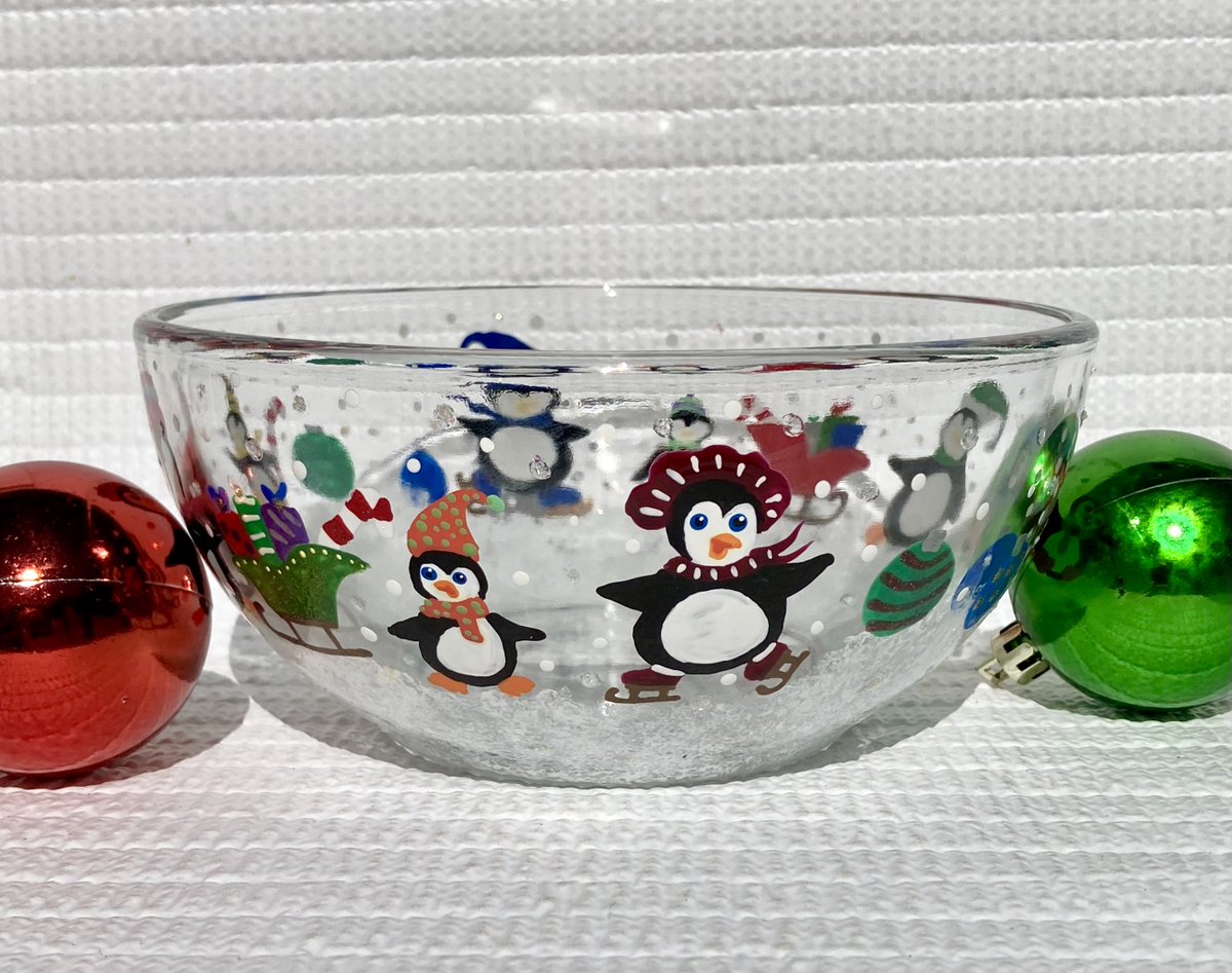 LPaintitpretty's tweet image. Check out this penguin candy dish etsy.com/listing/437726… #penguins #candydish #etsystore #SMILEtt23 #shopping #ChristmasGiftIdeas #CraftBizParty #shamelessselfpromo