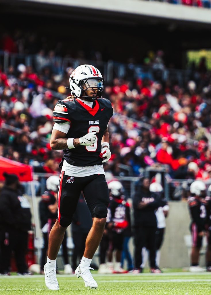 TKL 70
TFL 7
FF 2
INT 1 
TDS 4 
Rushing yds 200
hudl.com/v/2T9Uku