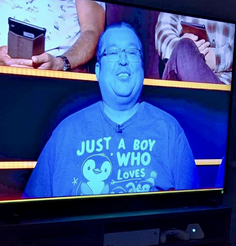#ImACeleb Aitch has secretly been watching a certain episode of <a href="/1PercentClubITV/">The 1% Club</a> p.s. It’s Penguin Tipper not Penguin Picker 🤣🤣🤣