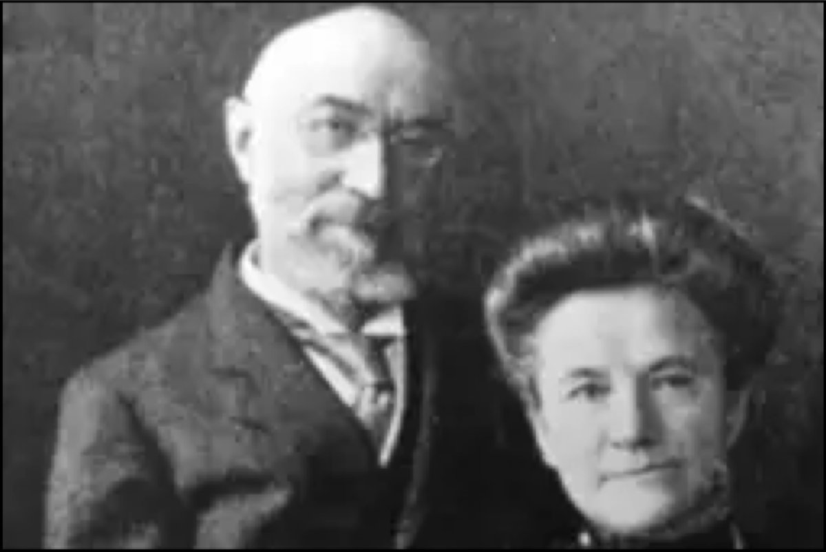 A gold pocket watch from two Jewish Titanic heroes is going to auction — Isidor and Ida Straus, who gave up their lifeboat seats so others could live. “Where you go, I go,” Ida told her husband. 112 years later, their courage still breaks the heart.
thejc.com/news/uk/pocket…