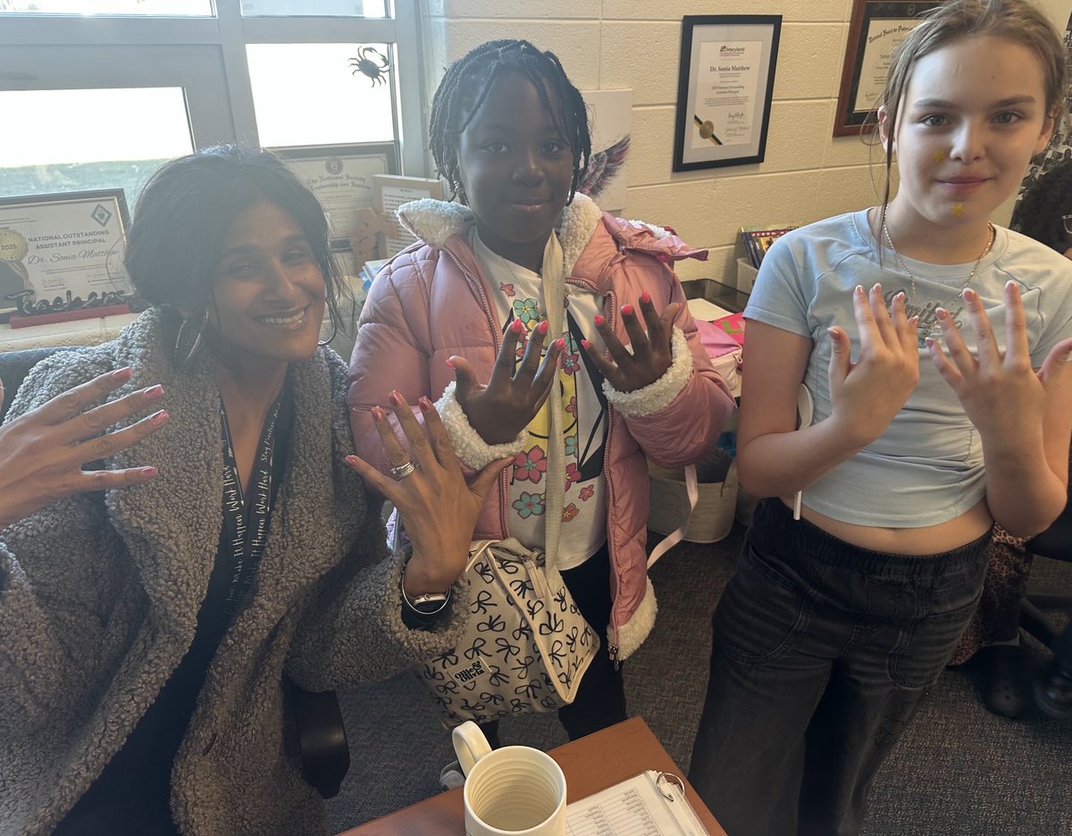 SoniaMatthew2's tweet image. They popped into my office to show me their fresh set of nails. Mine were just done too, so let’s smile for the camera. #ProudAssistantPrincipal ♥️