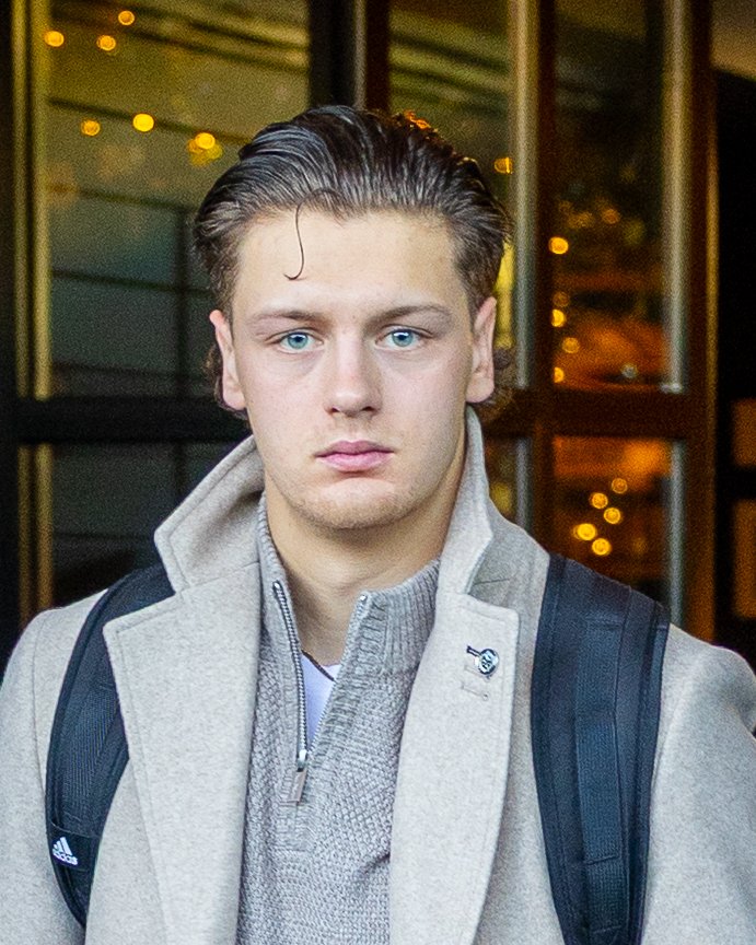 CanadiensMTL's tweet image. De quoi frémir : achetez-lui des verres de contact bruns quelqu&apos;un

We&apos;re literally shaking, buy him brown contacts pls

#GoHabsGo