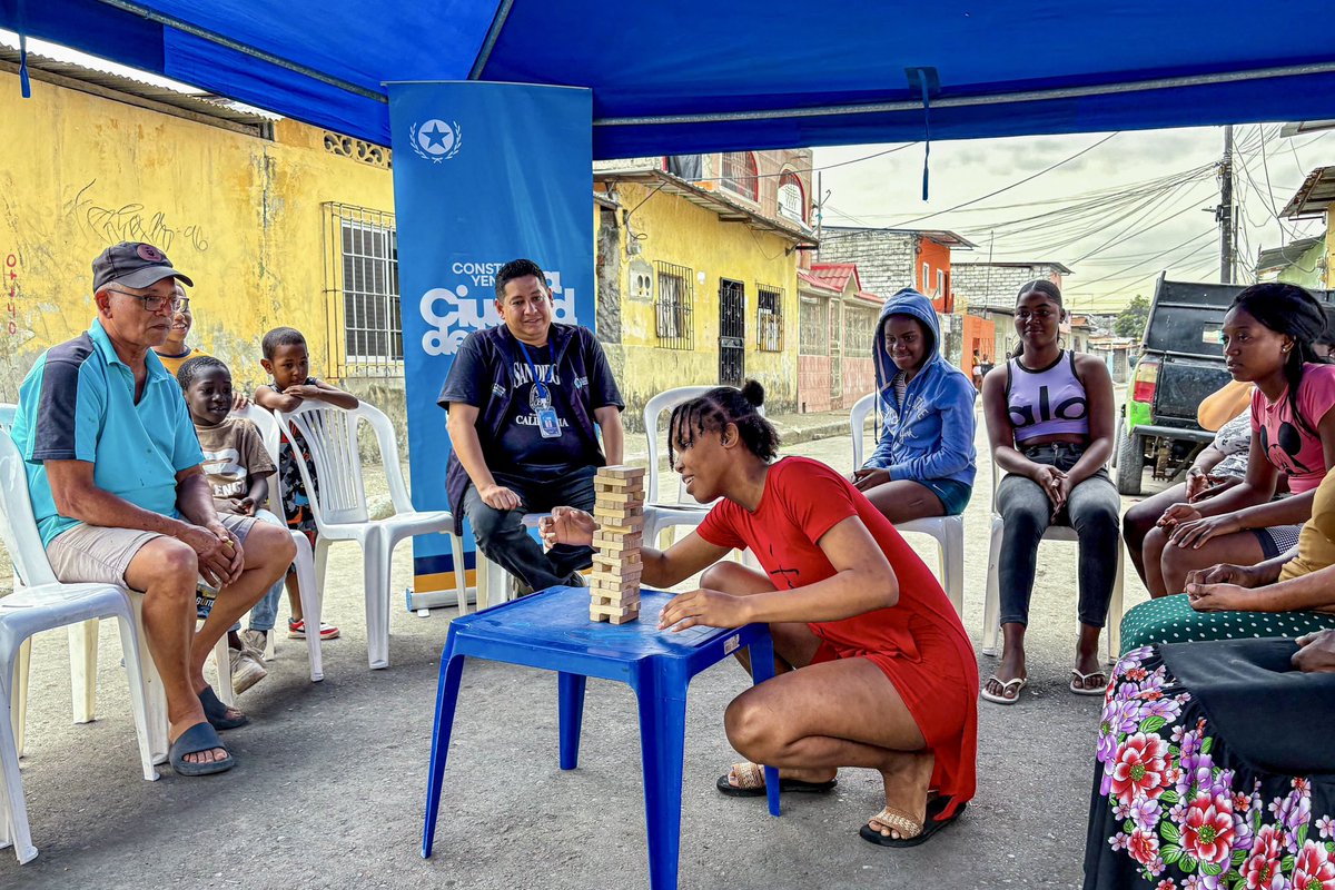 ZumarGye's tweet image. Llevamos el espacio Metamorfosis Comunal a Bastión Popular, bloque 7. Más de 20 participantes fortalecieron sus habilidades de comunicación y convivencia. 🤝💬

#Guayaquil #ConstruyendoLaCiudadDeTodos