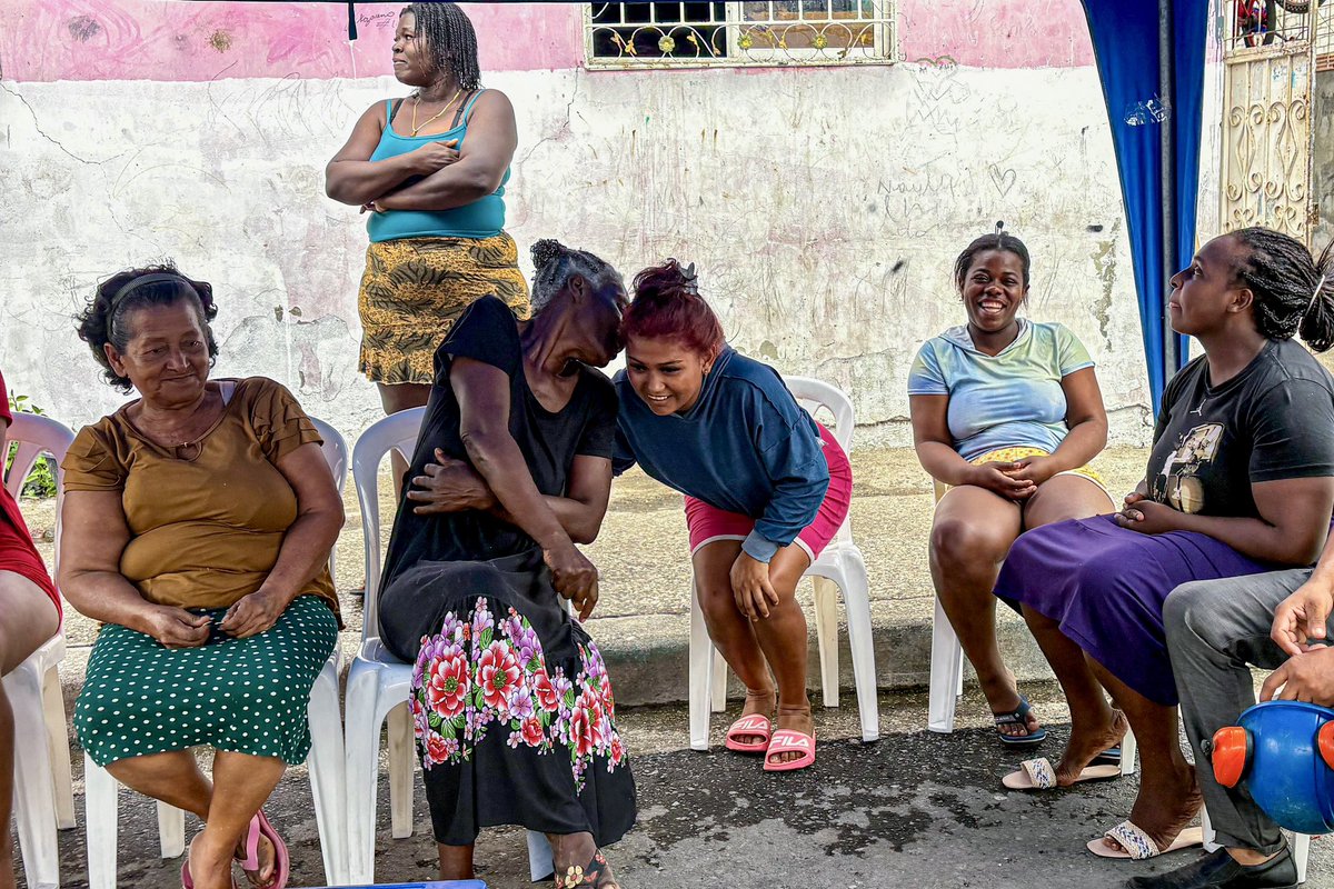 ZumarGye's tweet image. Llevamos el espacio Metamorfosis Comunal a Bastión Popular, bloque 7. Más de 20 participantes fortalecieron sus habilidades de comunicación y convivencia. 🤝💬

#Guayaquil #ConstruyendoLaCiudadDeTodos