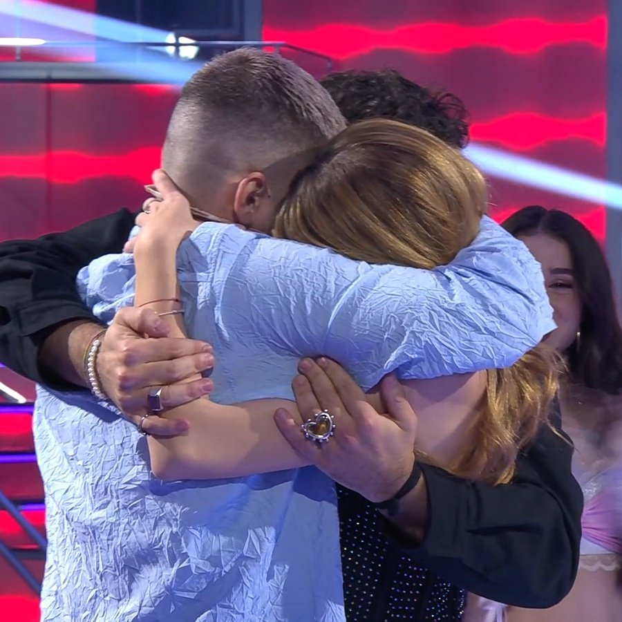 olvidoinfinito's tweet photo. Lucia, Guille y Tinho #OTGala9 https://t.co/1u83ron73r
