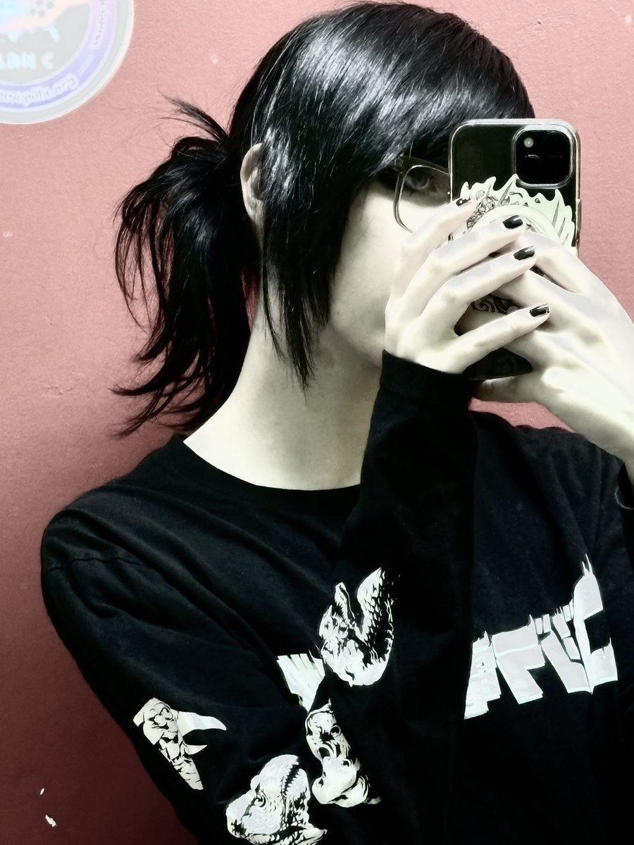 mothdevourer's tweet image. 🖤🖤🖤