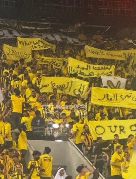 I_AlYami_'s tweet image. ليست اول اساءه من بلطجية الملاعب

لذلك : من آمِن العقوبة أساء الأدب !!

 #اين_قرارات_البنر_ياوزير_الرياضه