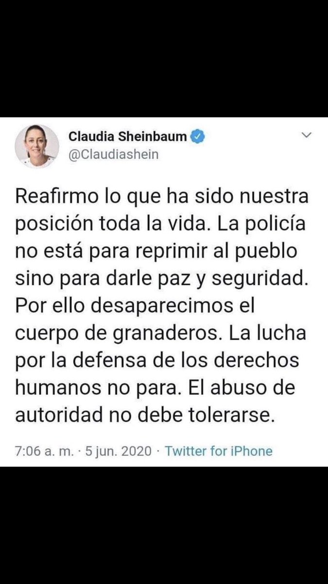 vacamauricio's tweet image. Mandaste a miles de granaderos con MACHETES,  lanzando gases tóxicos y agrediendo a manifestantes indefensos de todas las edades: niños, jóvenes y adultos. Todos tienen derecho a manifestarse. ¡TODOS!